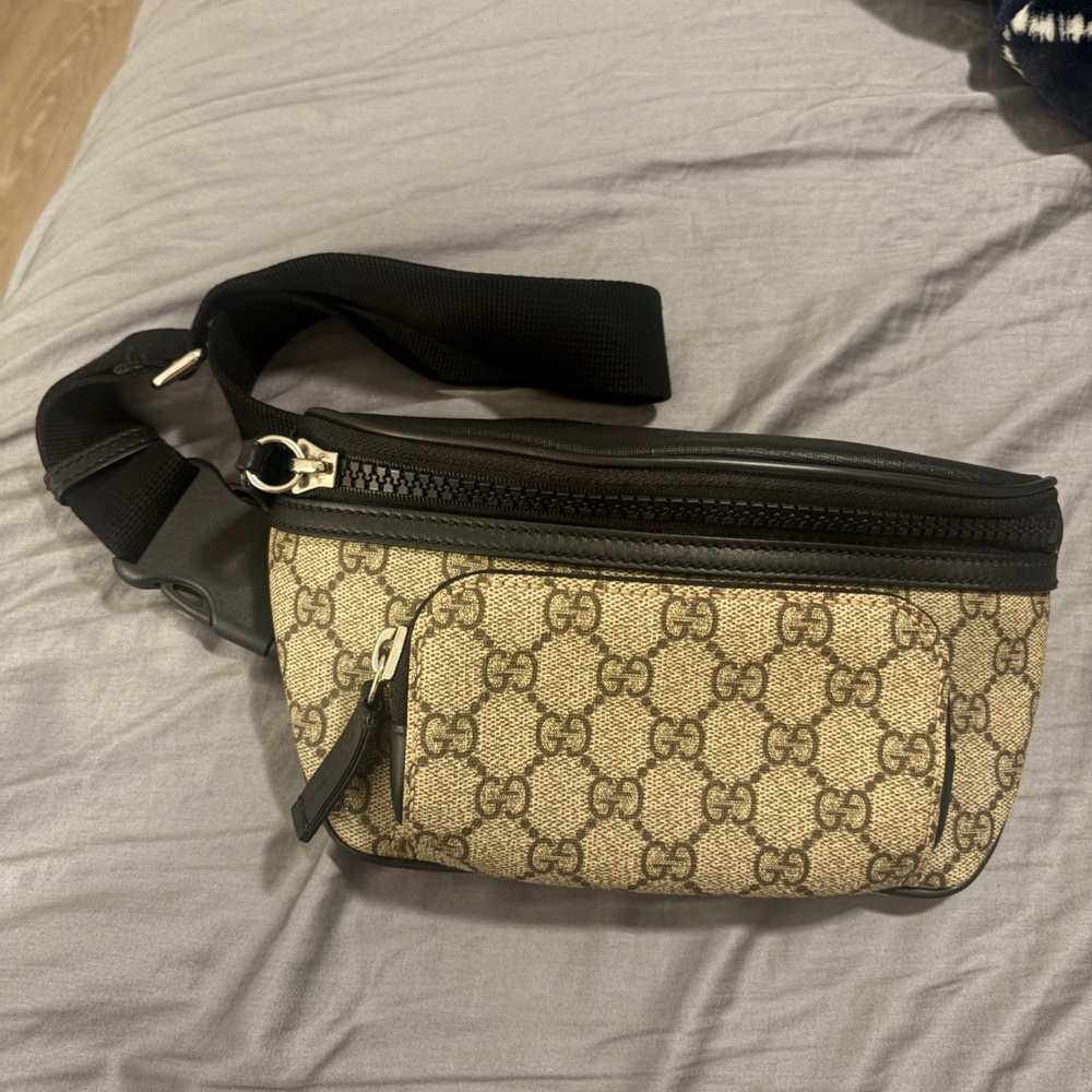 Gucci Black and Brown Leather Detail
